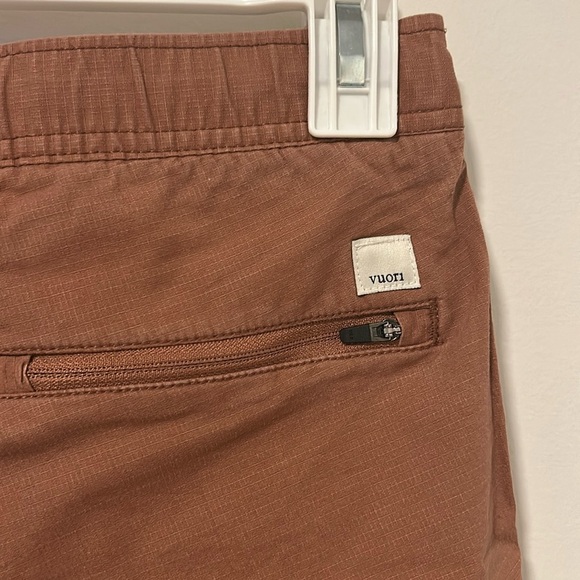 Vuori Ripstop Clay Brown Hiking Athletic Capri Pants Size XS - Picture 4 of 4